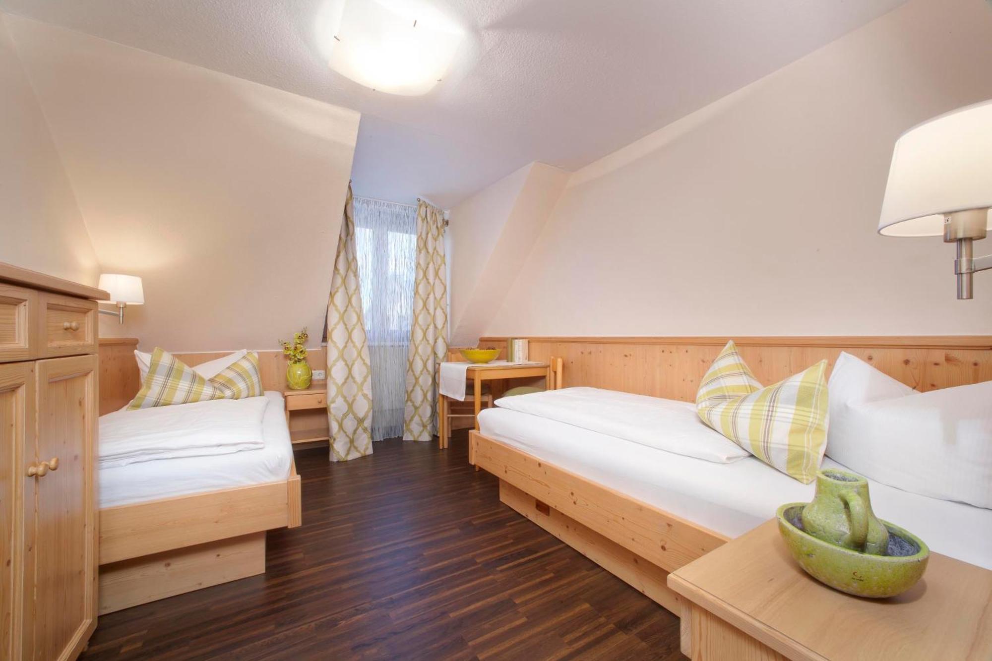 Hotel Altstadt-hotel Zum Hechten 3*